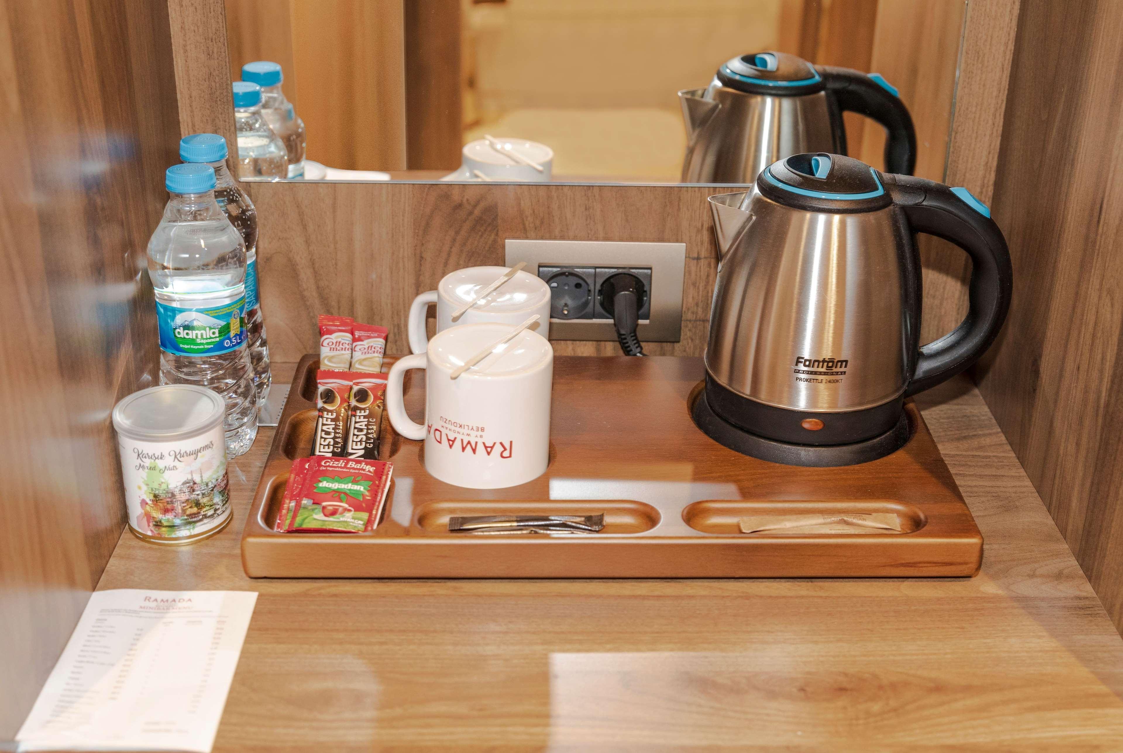 Ramada By Wyndham Beylikduzu Hotel Истанбул Екстериор снимка
