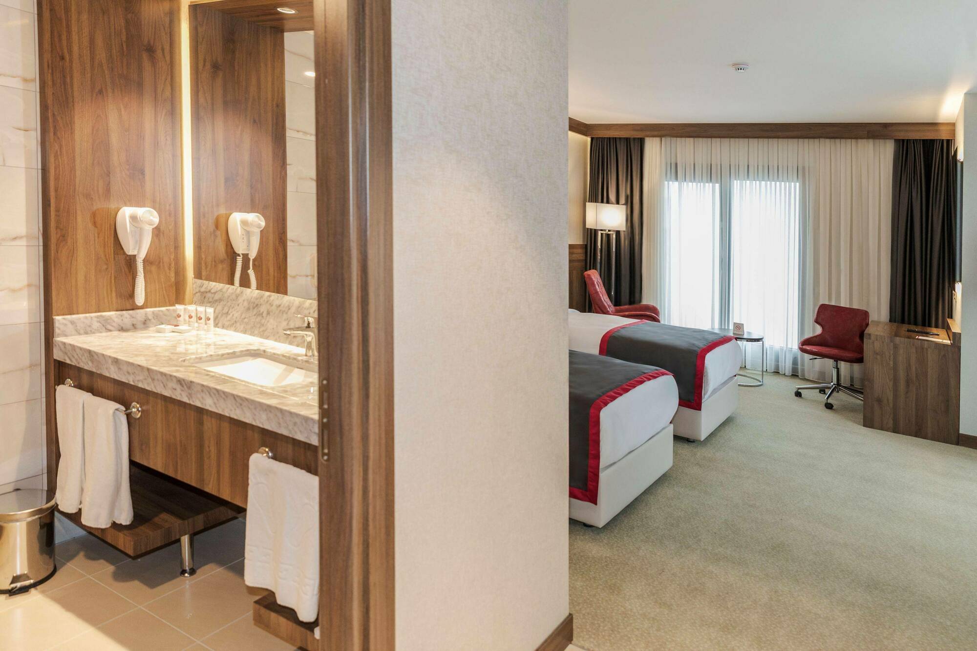 Ramada By Wyndham Beylikduzu Hotel Истанбул Екстериор снимка